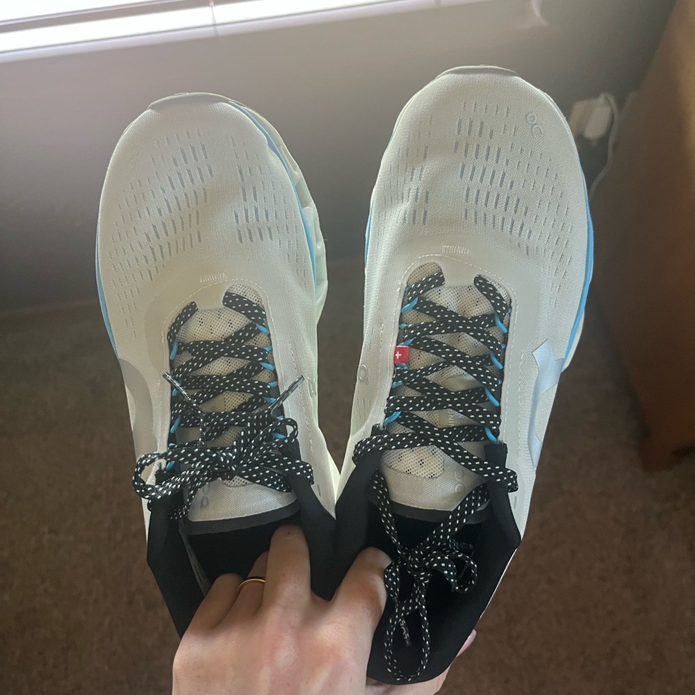 On Running Athletic Shoes